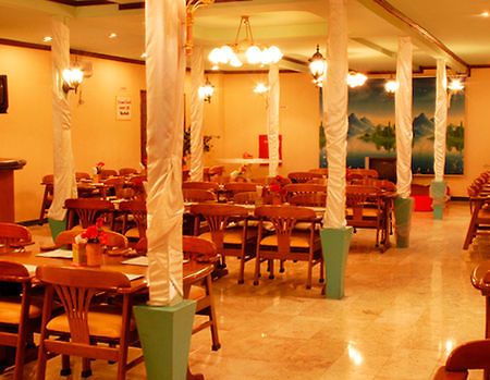 Satelit Hotel Surabaya Eksteriør billede