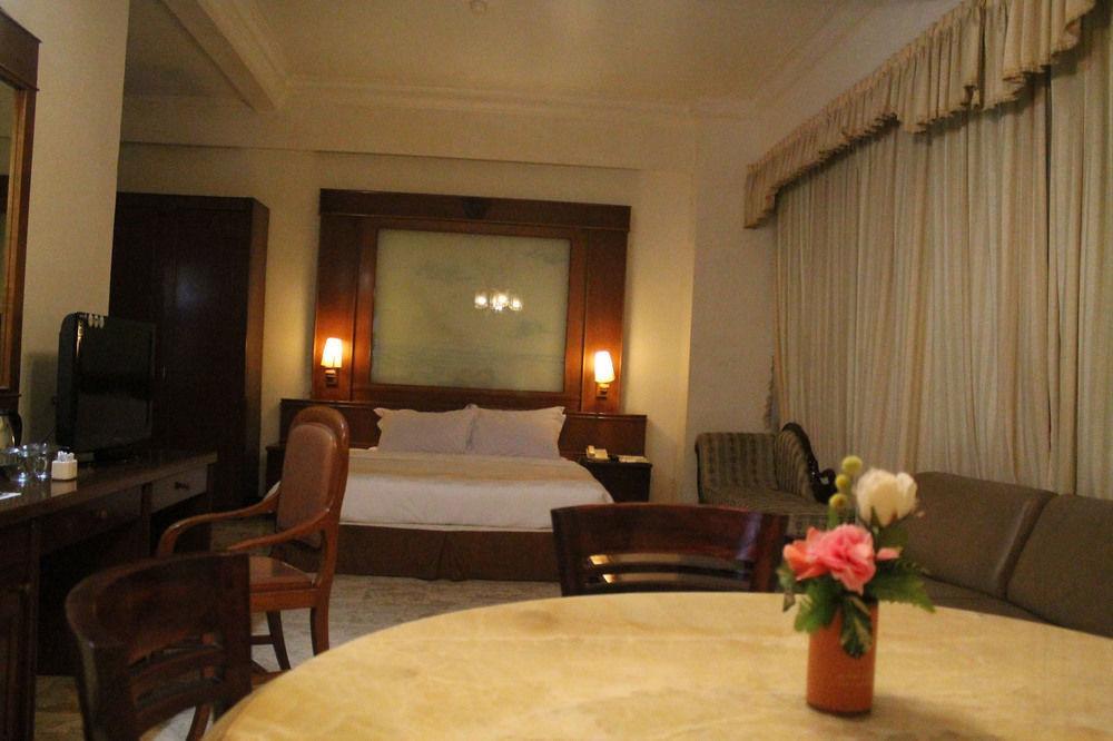 Satelit Hotel Surabaya Eksteriør billede