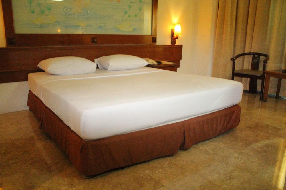 Satelit Hotel Surabaya Eksteriør billede