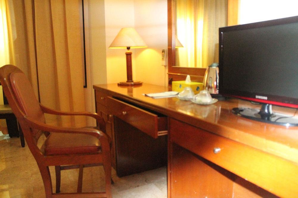 Satelit Hotel Surabaya Eksteriør billede