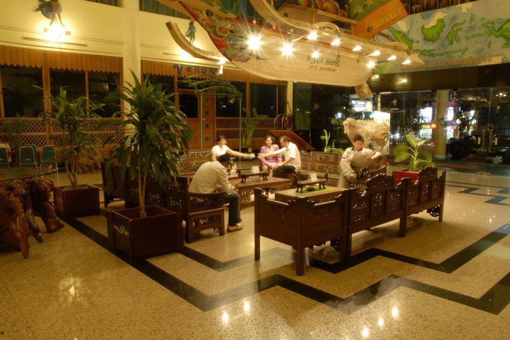 Satelit Hotel Surabaya Eksteriør billede